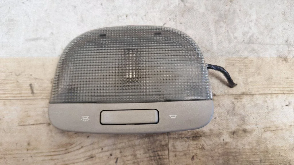 Rear seat light – Subaru Outback (2004-2006)