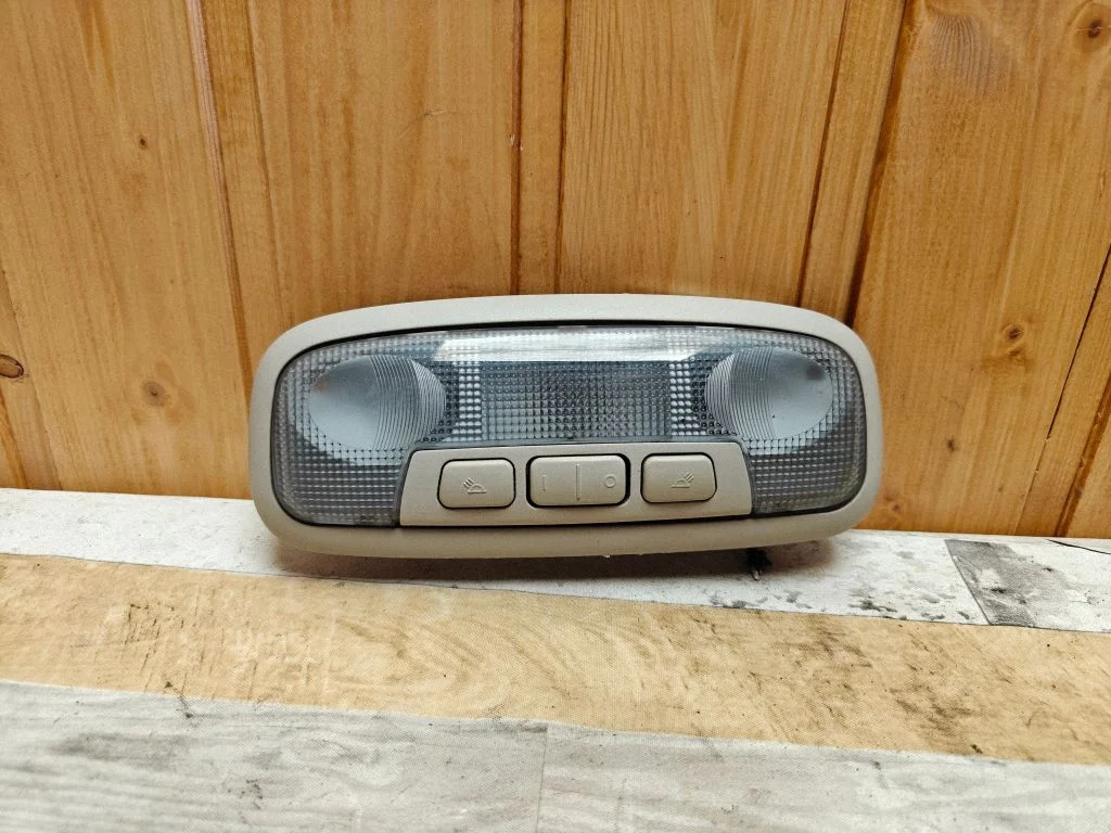 Rear seat light 3S7113733BBW