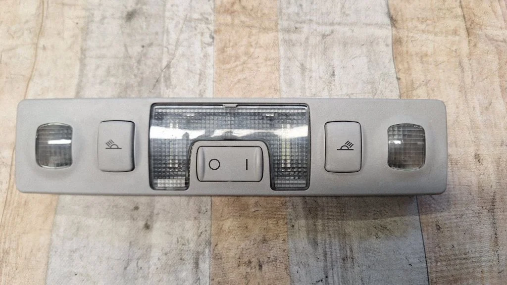Rear seat light 4B0947111