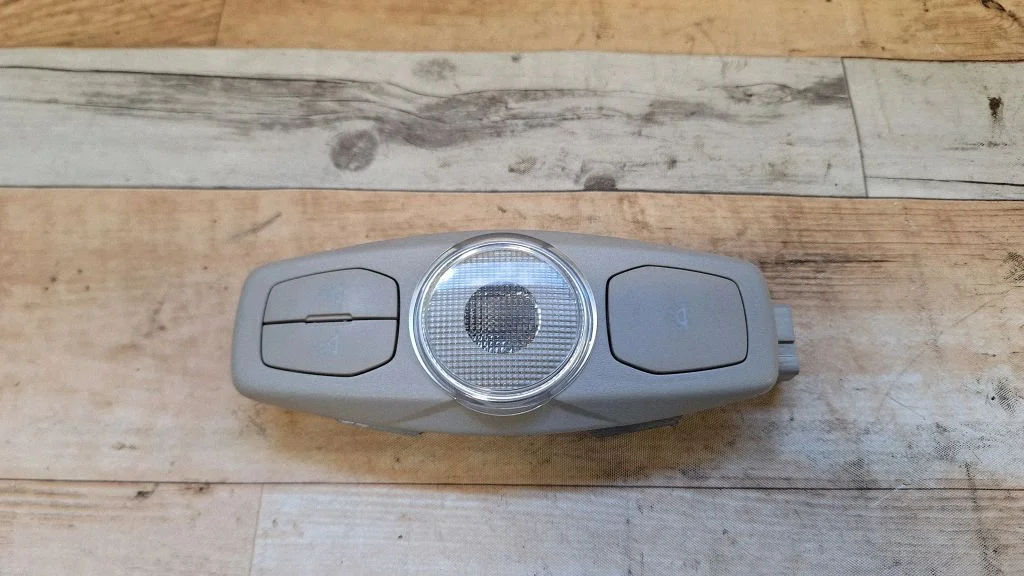 Rear seat light AM5113K767AB