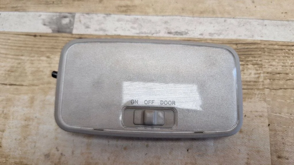 Rear seat light – Toyota Prius (NHW20) (2003-2009)
