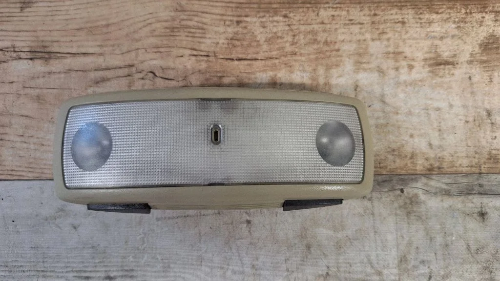 Rear seat light 39859710