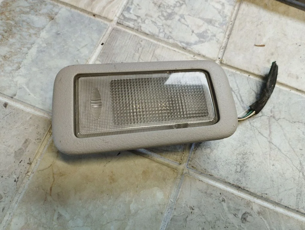 Rear seat light MN17932ZZ