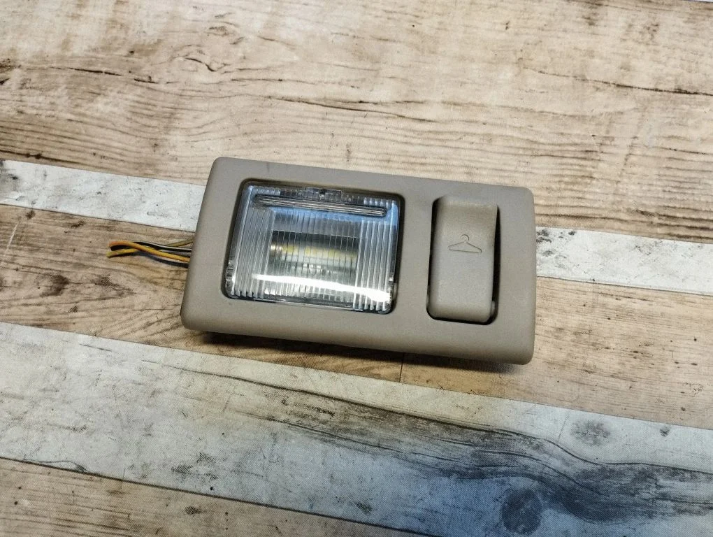 Rear seat light – rear right