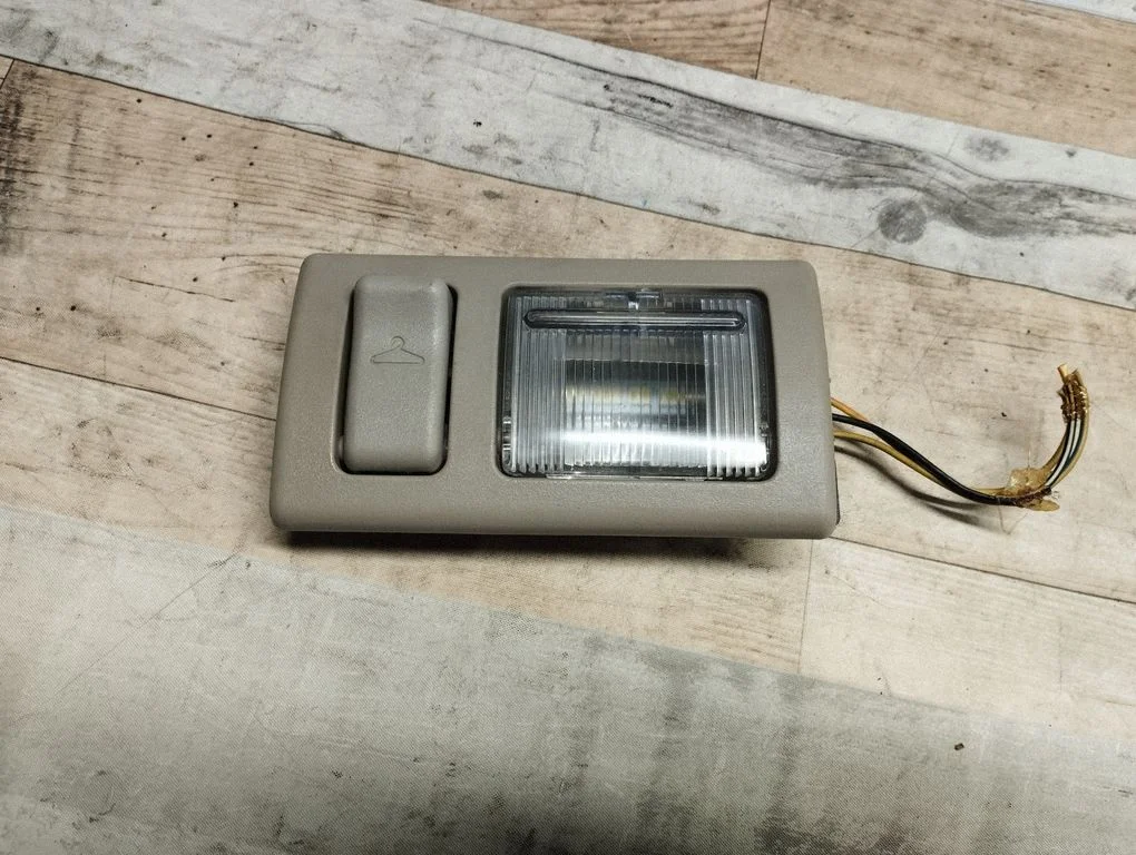 Rear seat light 1142447