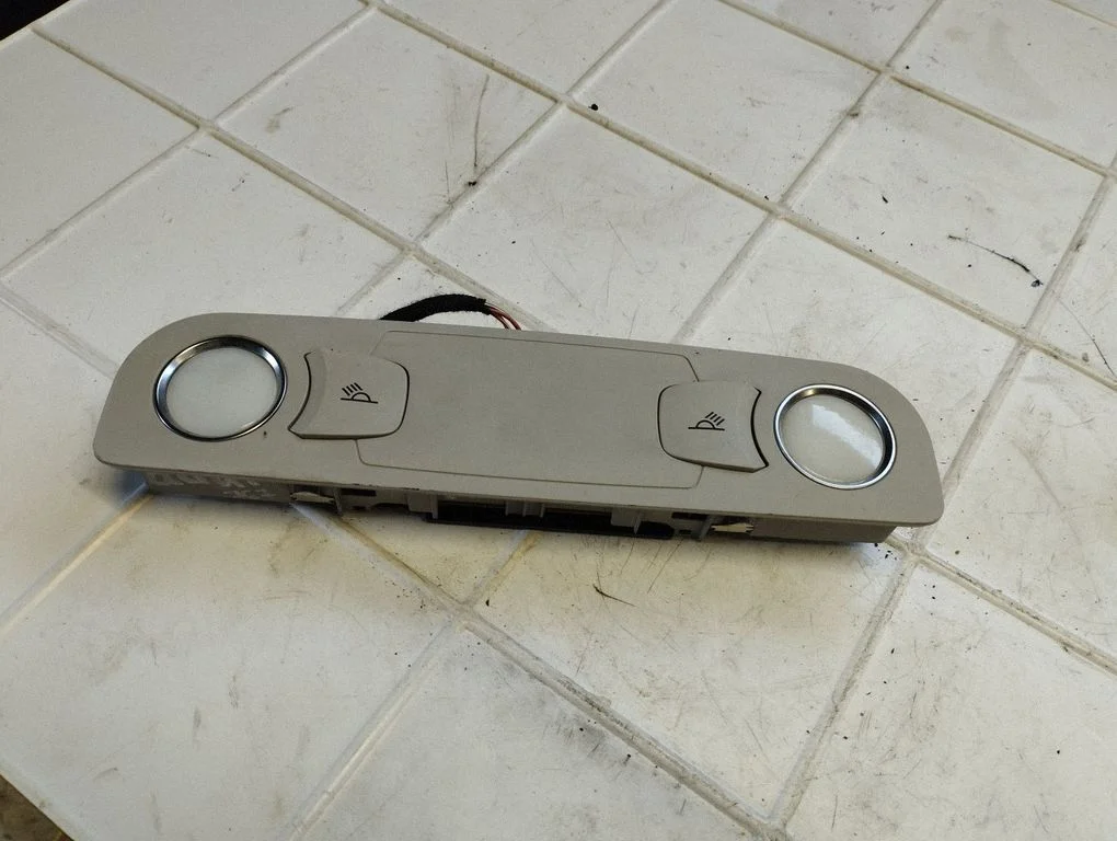 Rear seat light 4L0947111B