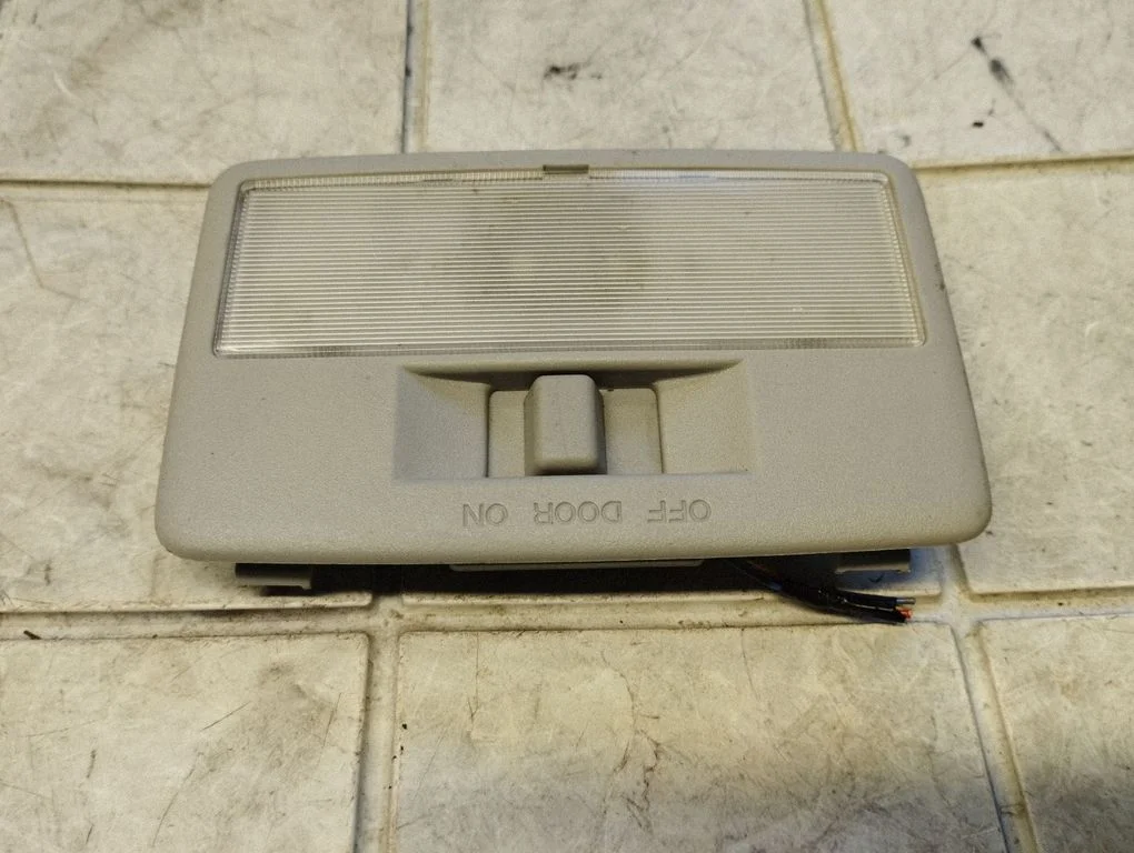 Rear seat light C23551310