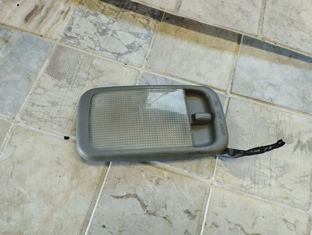 Rear seat light – Toyota RAV 4 (XA20) (2000-2005)