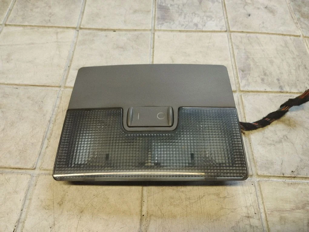 Rear seat light 4B0947105