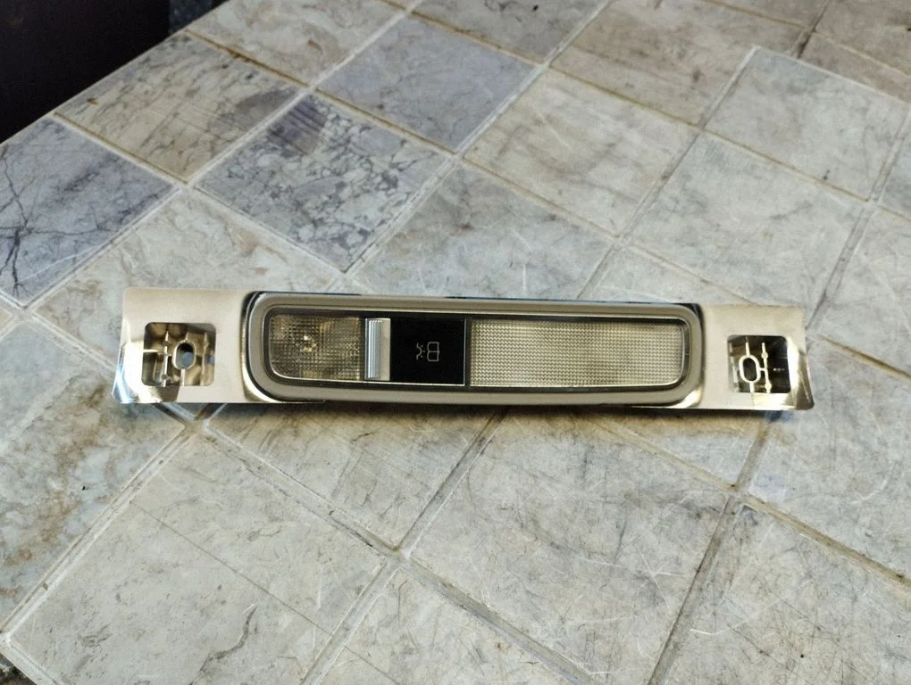 Tagaistmete valgustustuli – Mercedes-Benz S-klass W221 (2005-2013)