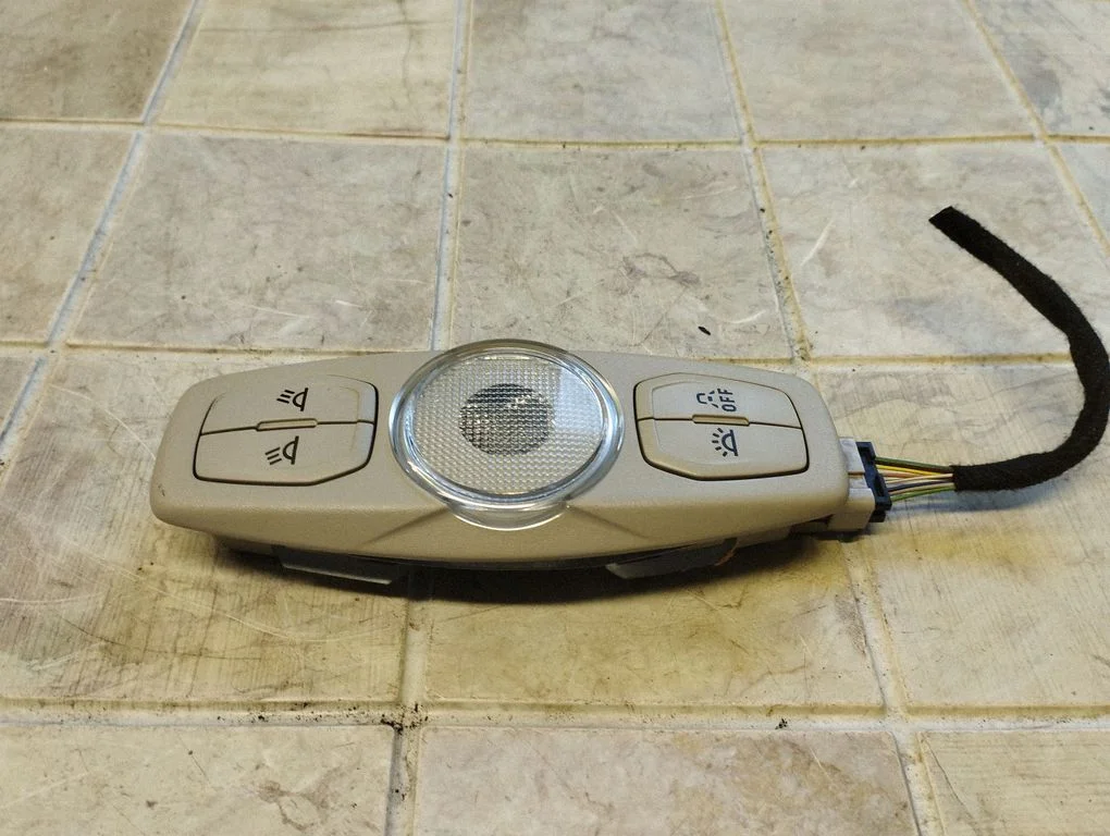 Tagaistmete valgustustuli – Ford Mondeo MK IV (2007-2014)