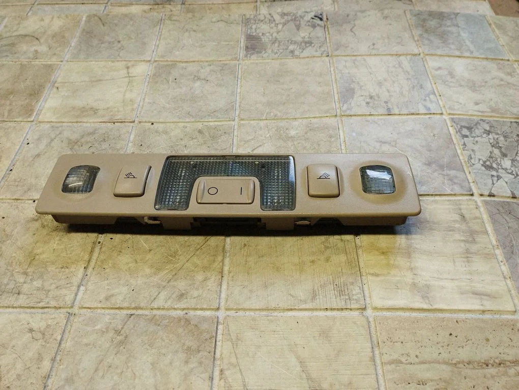 Rear seat light 4B0947111