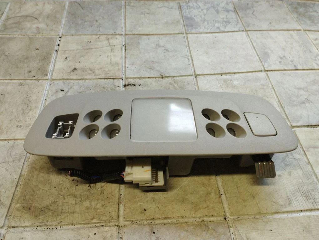 Tagaistmete valgustustuli – Lexus IS 220D-250-350 (2006-2013)