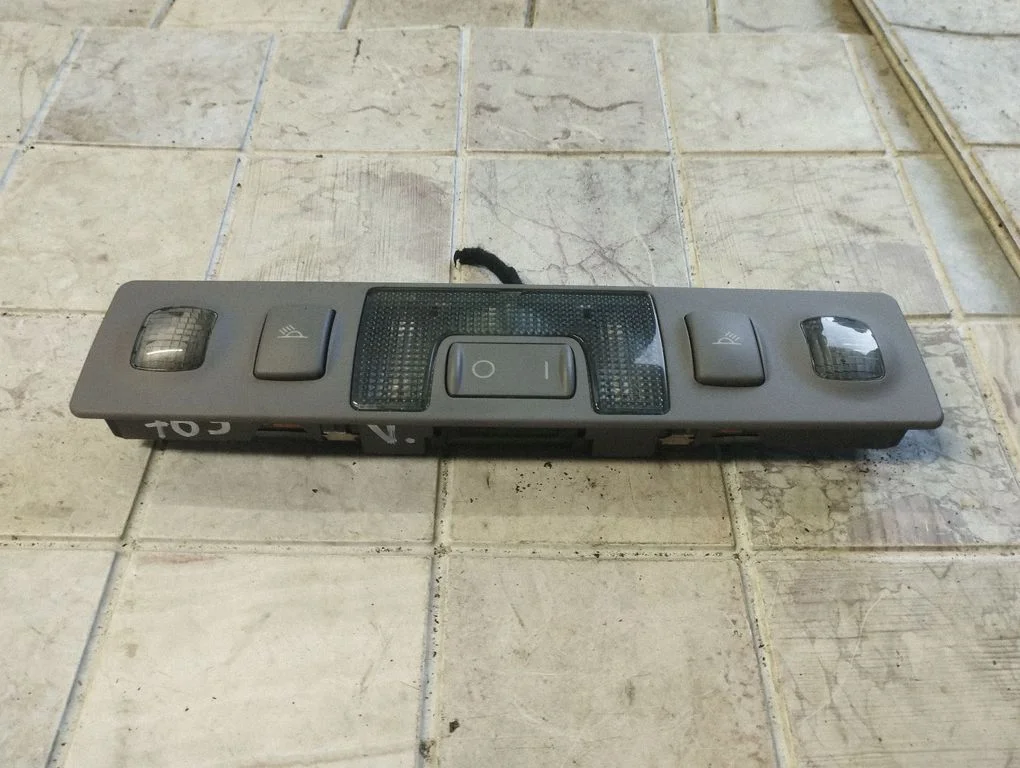 Rear seat light 4B0947111