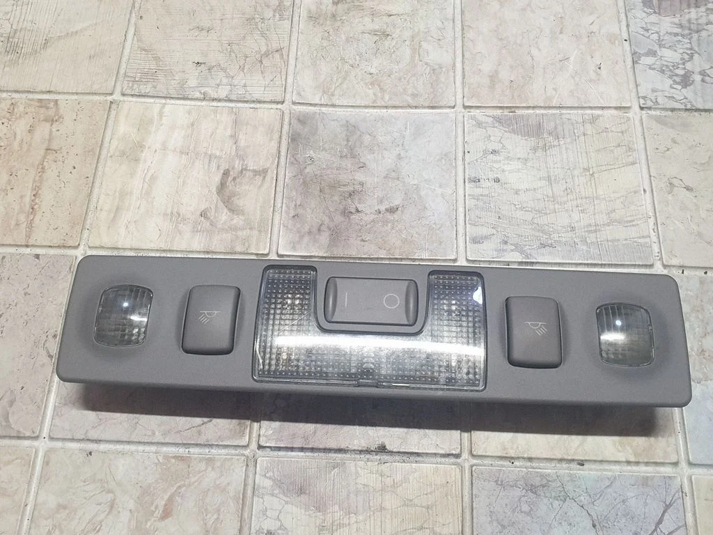 Rear seat light 4B0947111