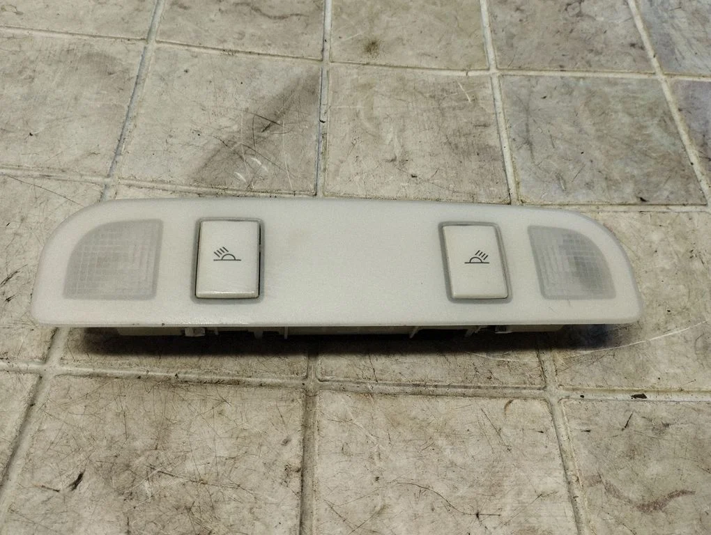 Rear seat light 4F0947111