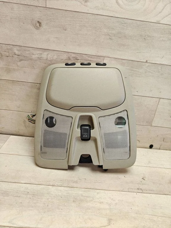 Front seat light 5043341