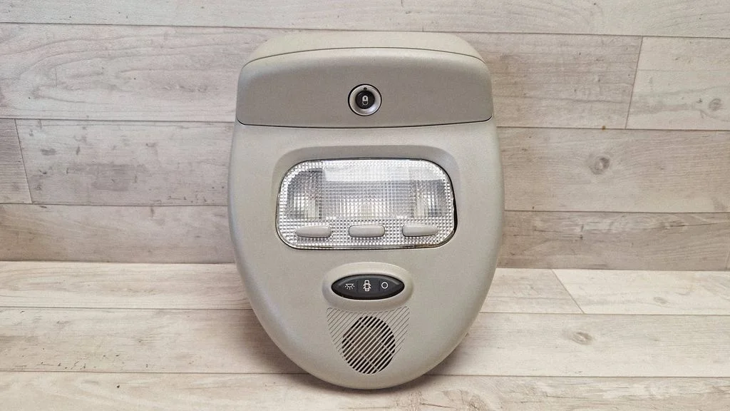 Front seat light V08S1207
