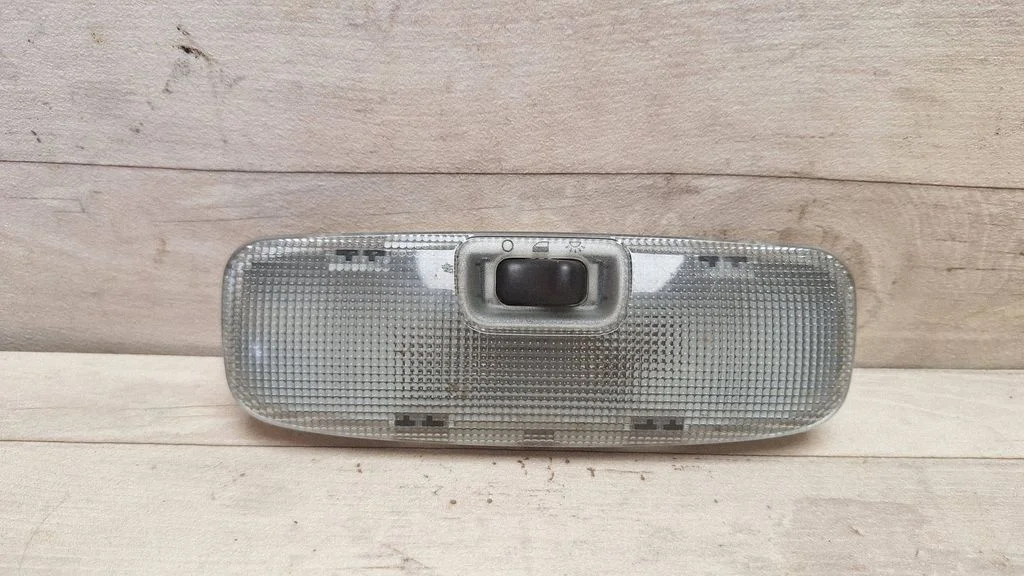 Lampka przednich siedzeń – Ford Fiesta (2017-)