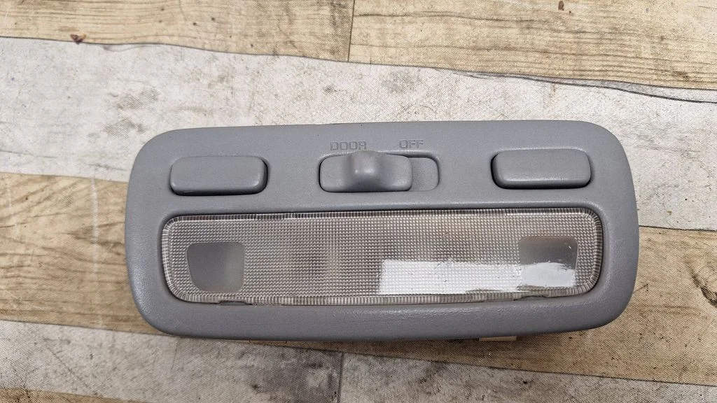 Front seat light – Toyota Previa (XR30, XR40) II (2000-2006)