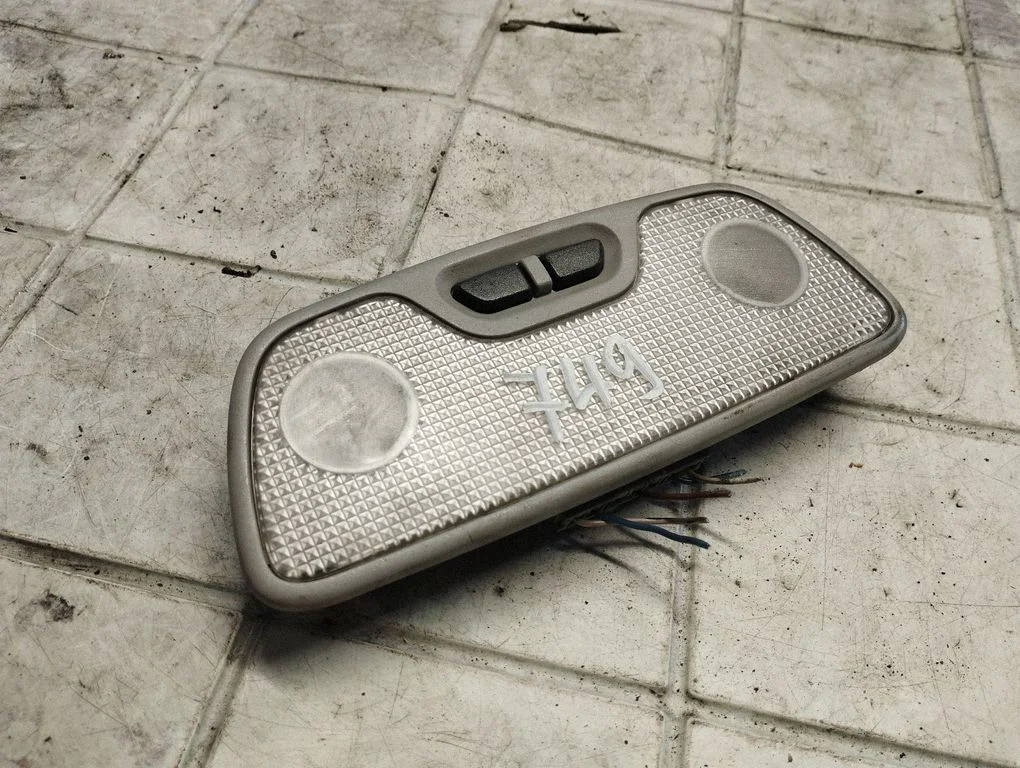 Tagaistmete valgustustuli – Volvo V70 (2000-2004)