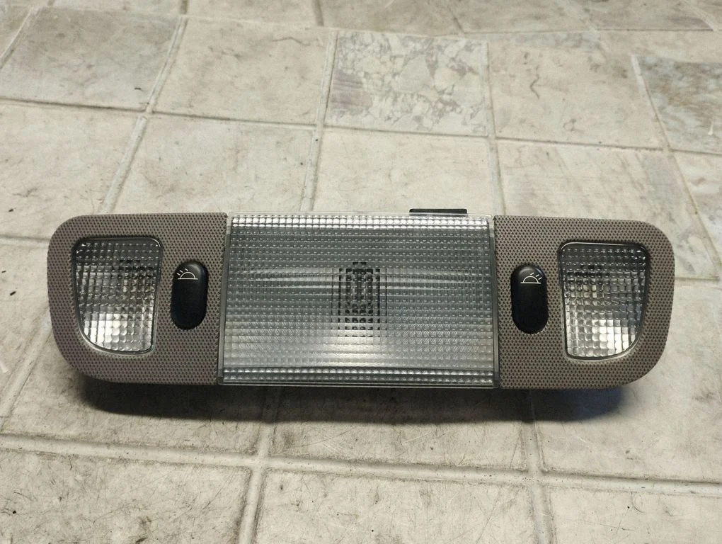 Tagaistmete valgustustuli 37340002