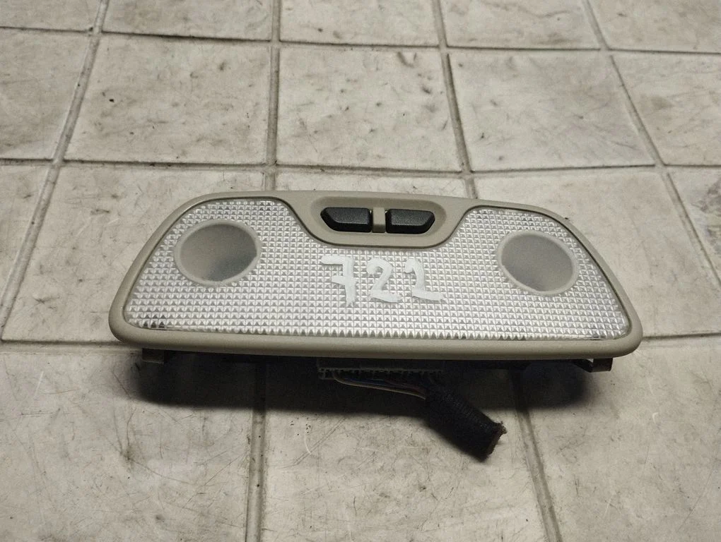Tagaistmete valgustustuli – Volvo S60 (2001-2004)