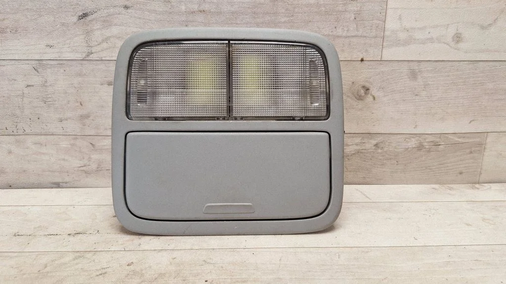 Front seat light – Honda Accord (2003-2007)