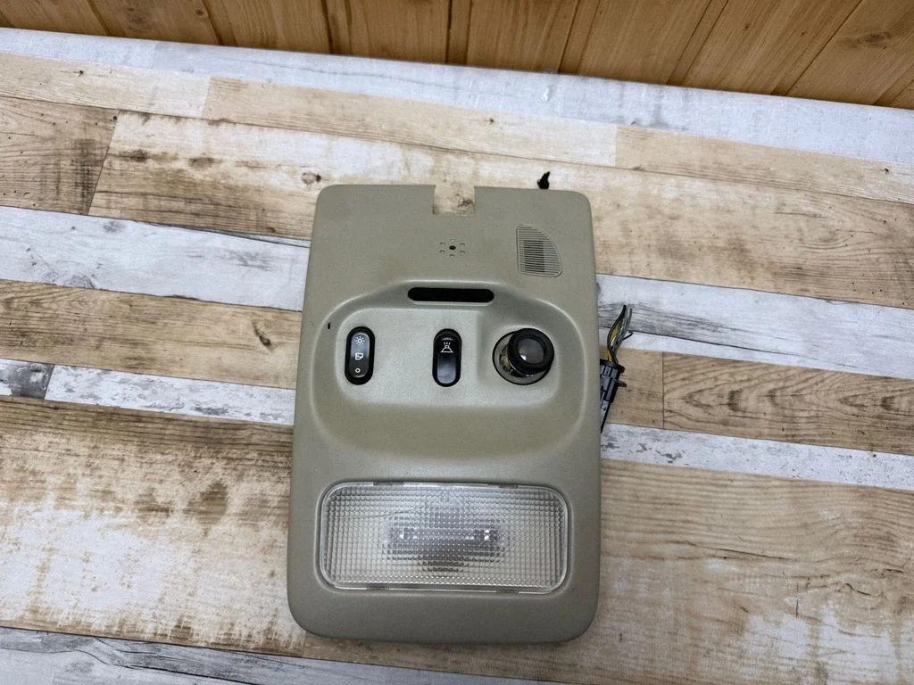 Front seat light 4643060
