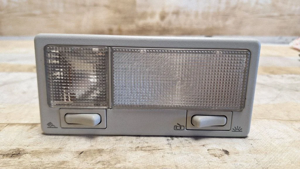 Front seat light 7M3947105