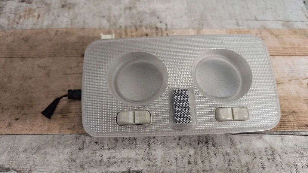 Front seat light 1RY67JW4AC