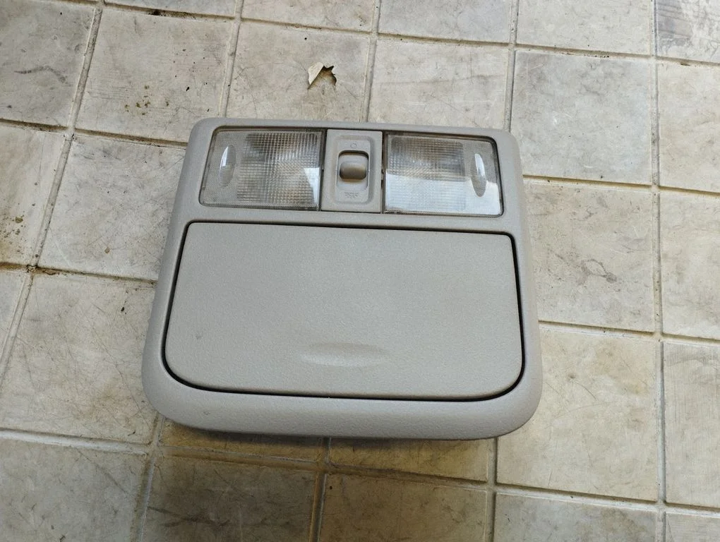Front seat light MR962021ZZ