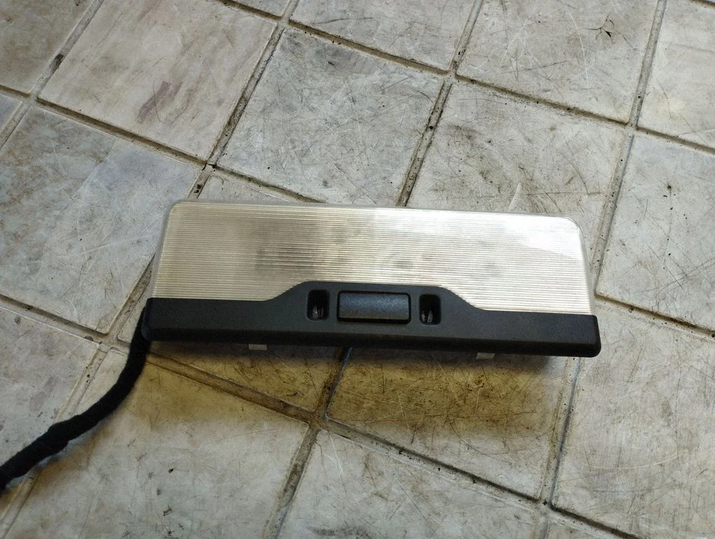 Front seat light 8364928