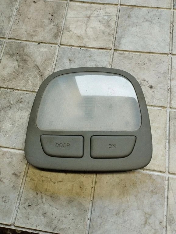 Front seat light – Hyundai Santa Fe (2006-2012)