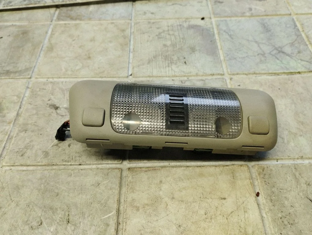 Front seat light 90440210