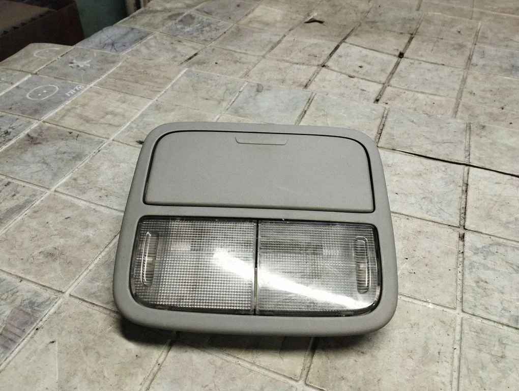 Front seat light – Honda Accord (2003-2007)