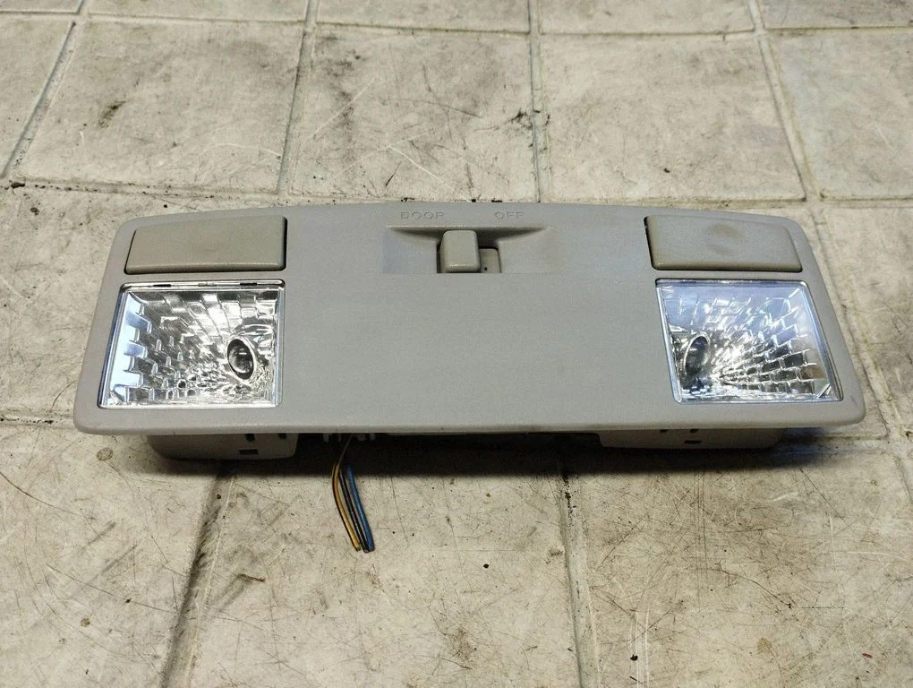 Esiistmete valgustustuli – Mazda 6 (2002-2008)