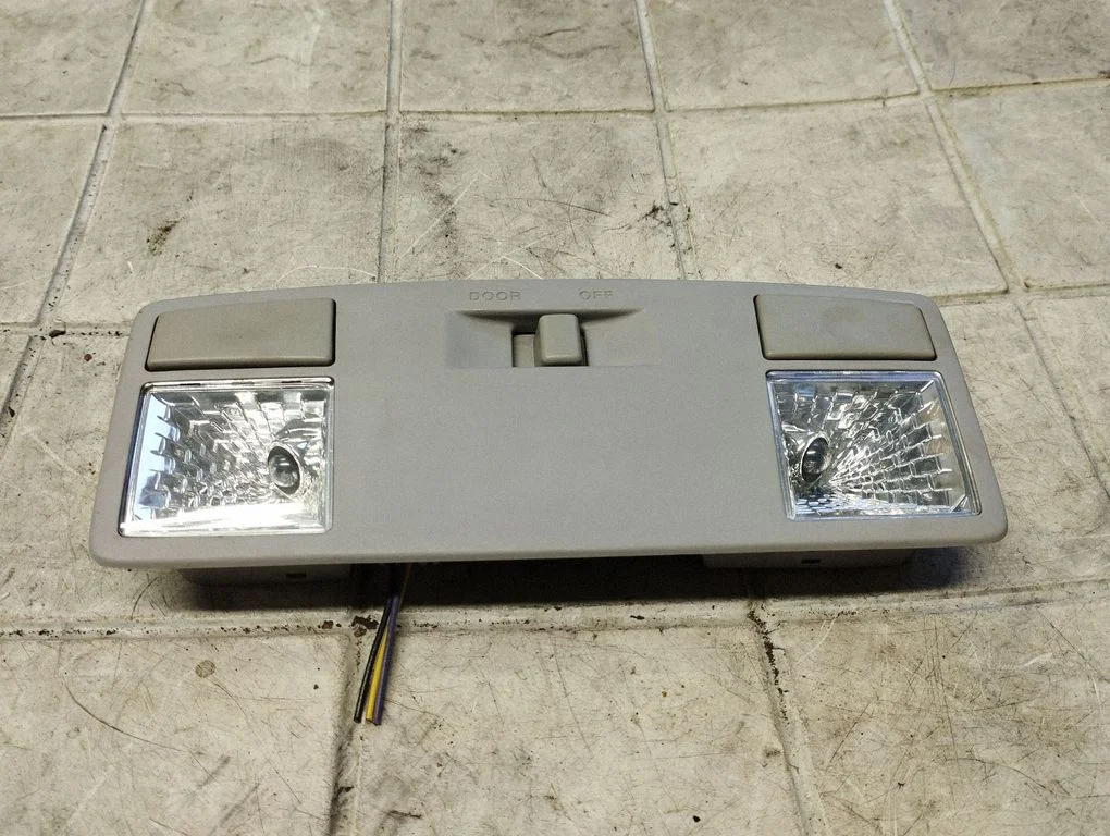 Esiistmete valgustustuli – Mazda 6 (2002-2008)