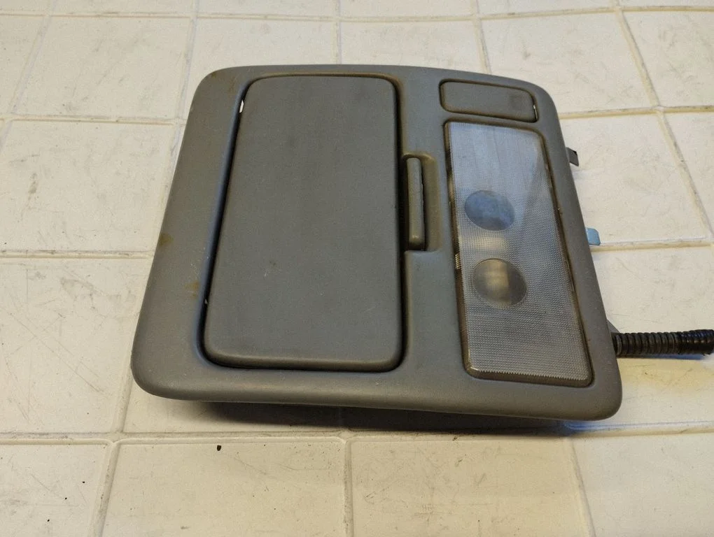 Front seat light – Toyota RAV 4 (XA20) (2000-2005)