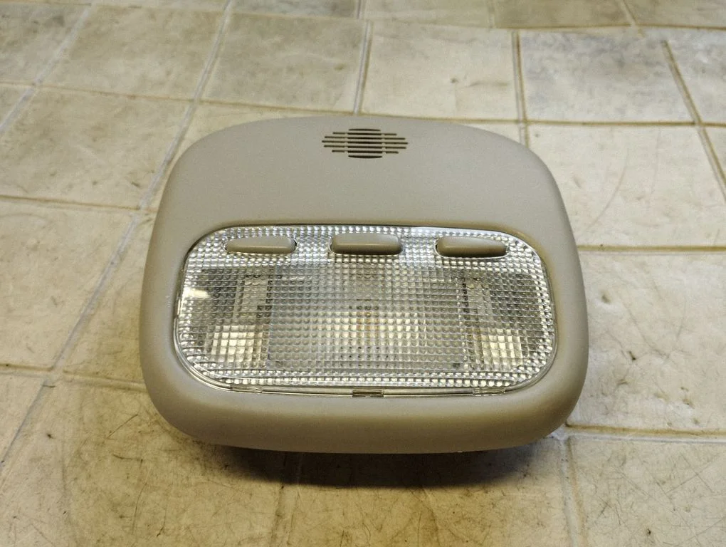 Esiistmete valgustustuli – Citroen C5 (2005-2008)