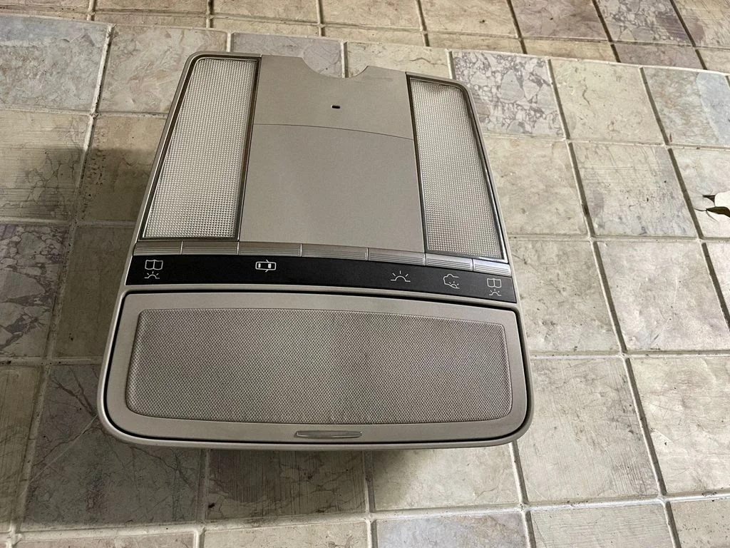 Front seat light A2218705086