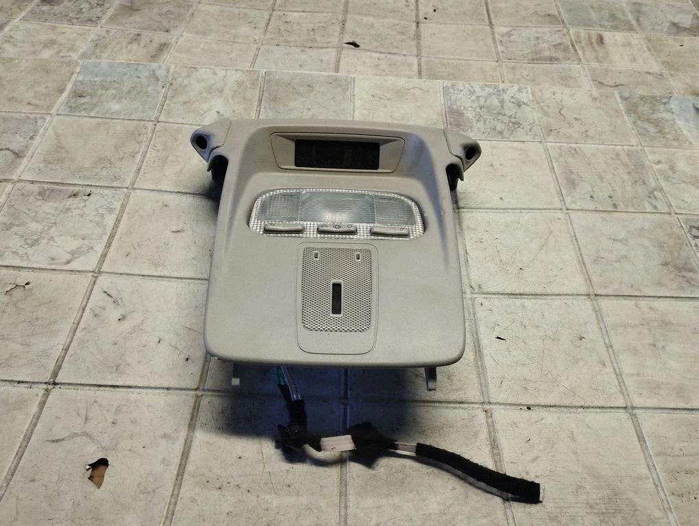Esiistmete valgustustuli – Citroen C5 (2008-2016)
