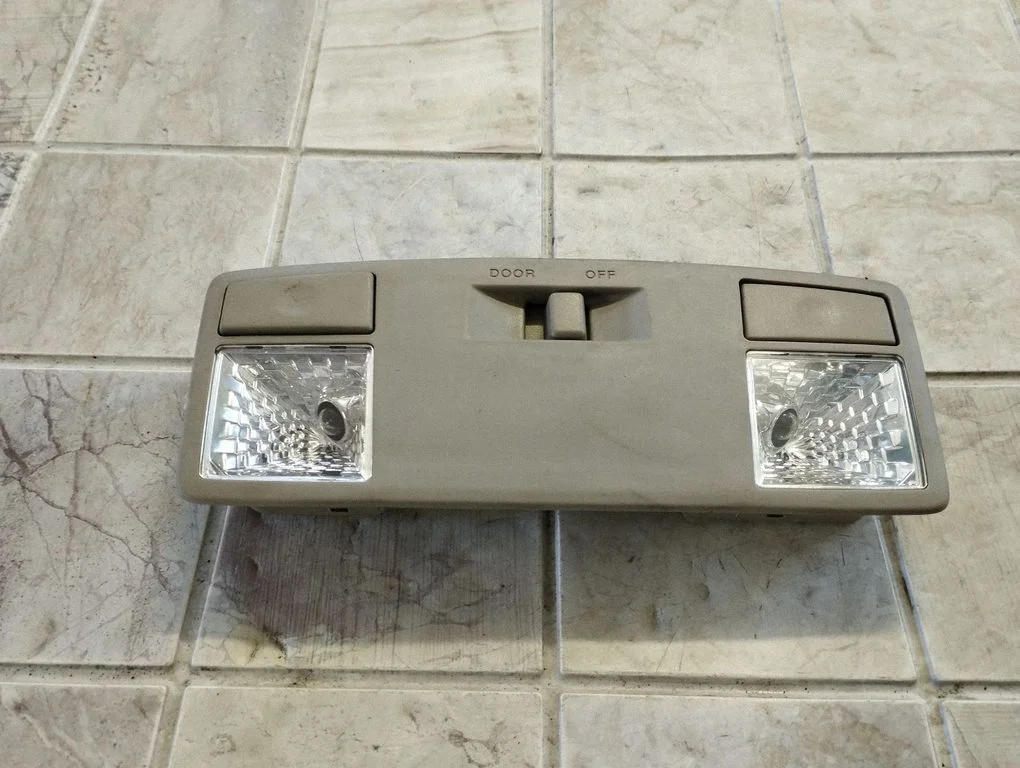 Esiistmete valgustustuli – Mazda 6 (2002-2008)