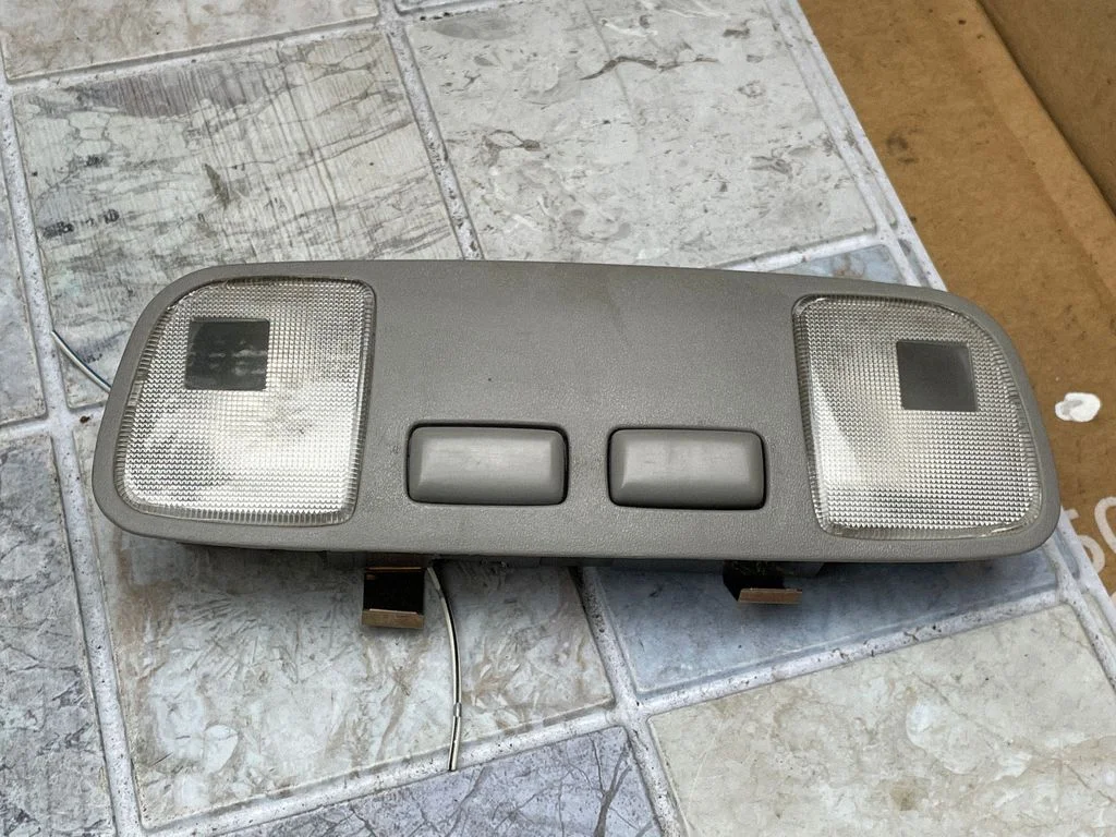 Esiistmete valgustustuli – Toyota Avensis Verso (2001-2009)