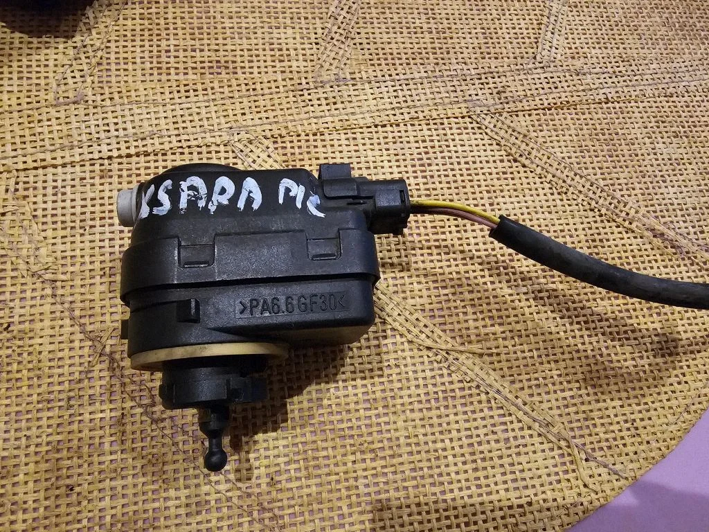 Lukturu augstuma regulēšanas motoriņš