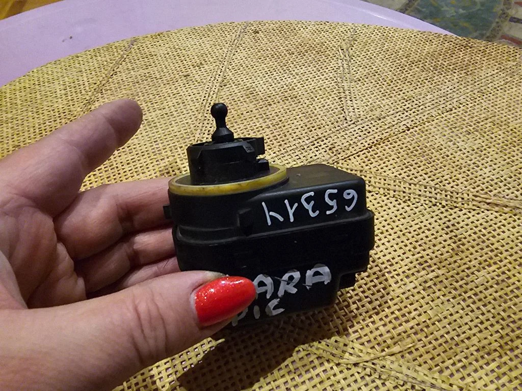 Lukturu augstuma regulēšanas motoriņš