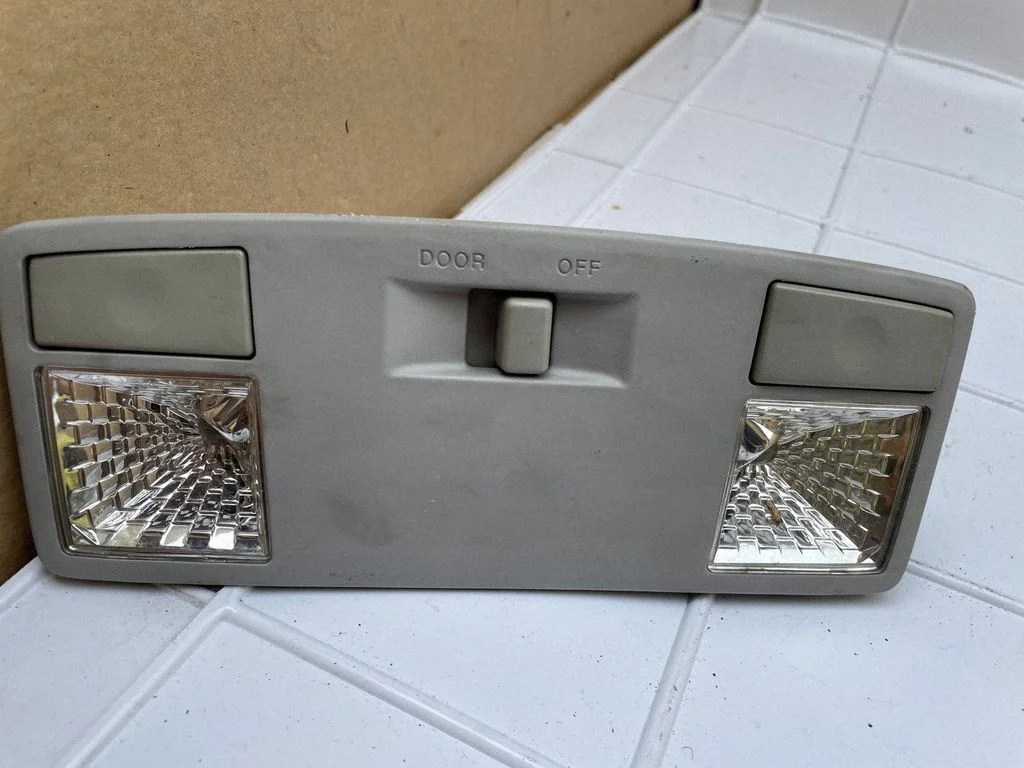 Front seat light – Mazda 3 I (2003-2006)