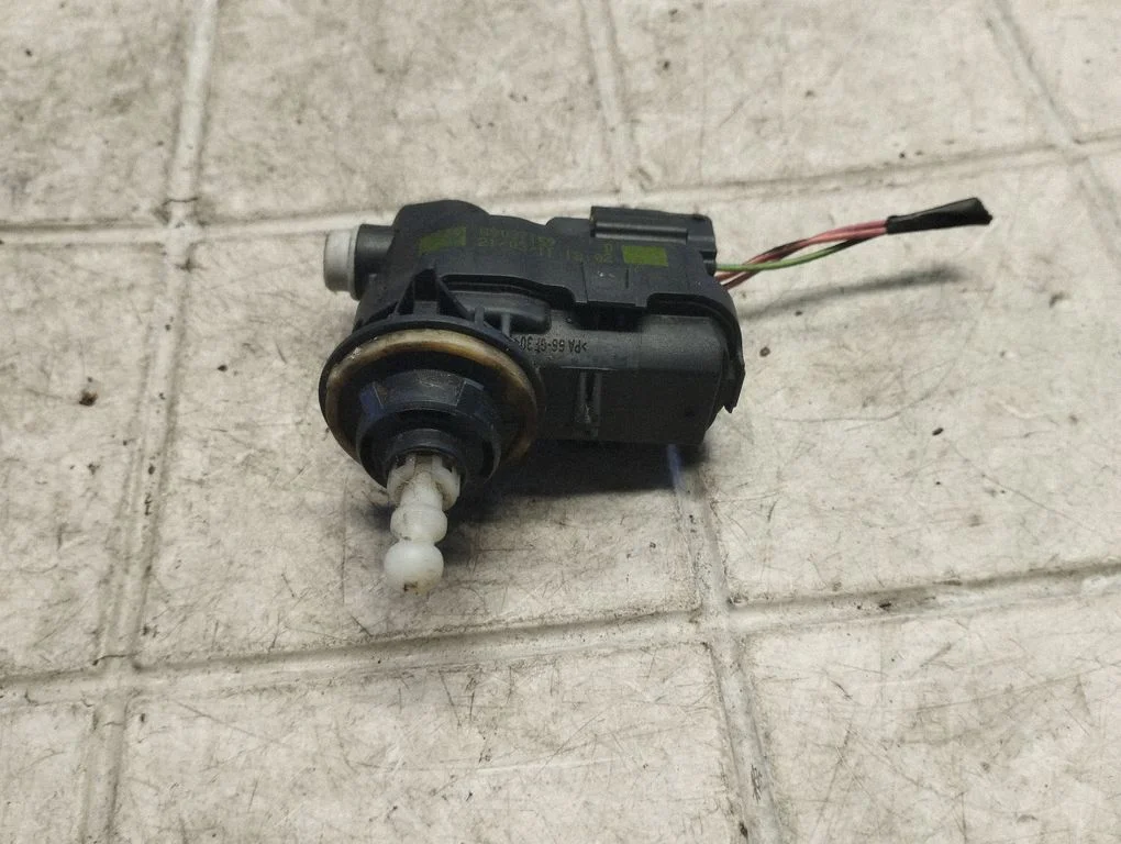 Lukturu augstuma regulēšanas motoriņš 89037159