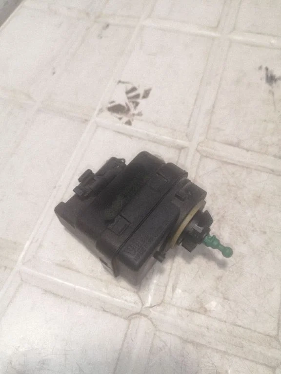Headlight level adjustment motor Q7700840141