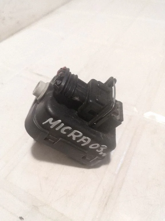 Headlight level adjustment motor